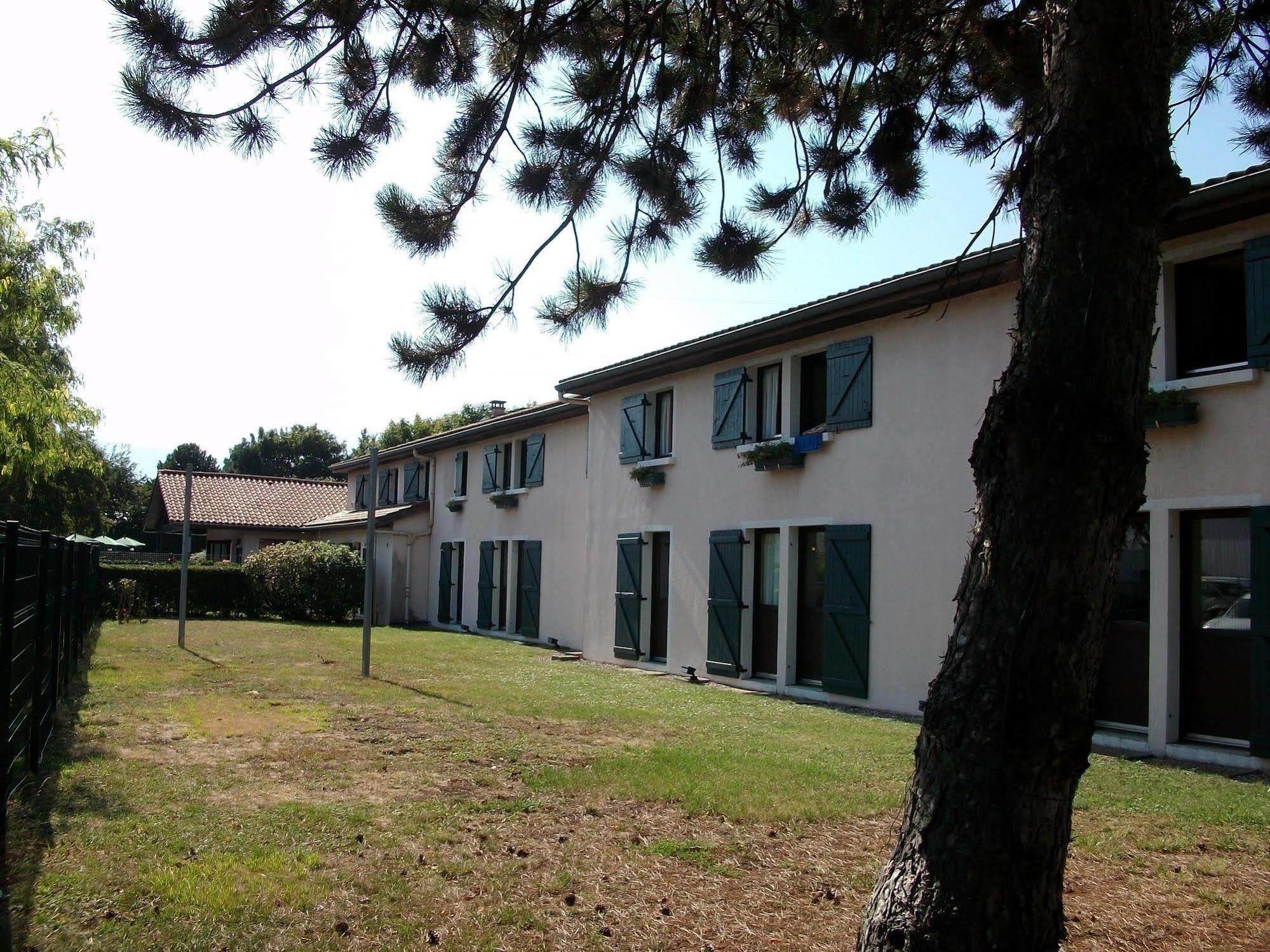 Kyriad Grenoble Sud - Seyssinet Buitenkant foto